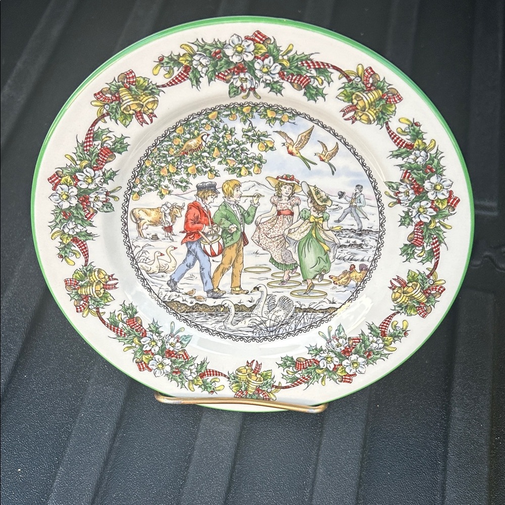Spode Plate with Green & Red Holiday Garland Twelve Days of Christmas